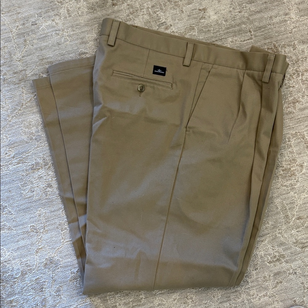 Dockers Men's Khaki Chinos